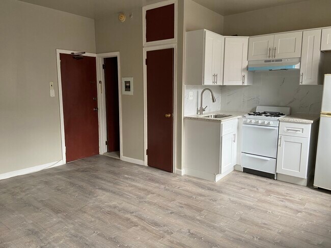 Building Photo - 264 S 10th St