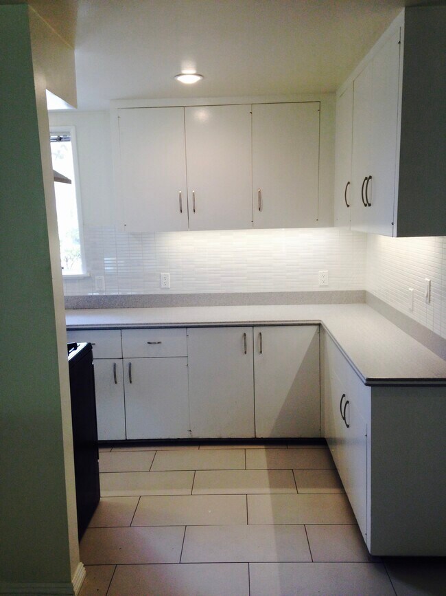 Foto del edificio - 2628 Hollyridge Dr
