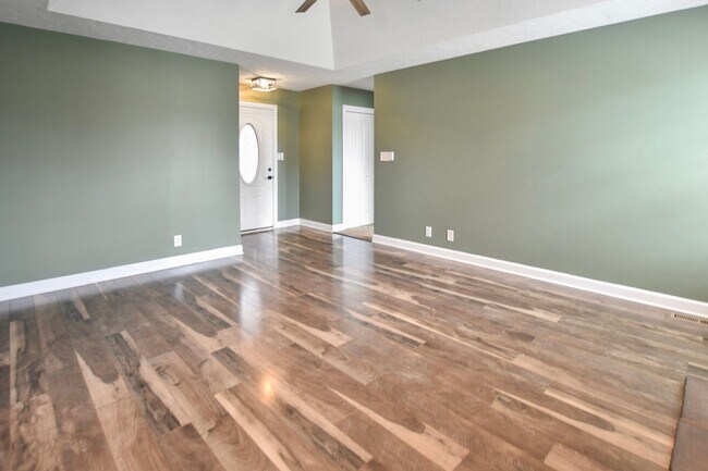 Foto del edificio - Pet Friendly Three Bedroom with Bonus!