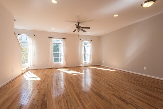 Foto del edificio - 151 Brookwood Dr