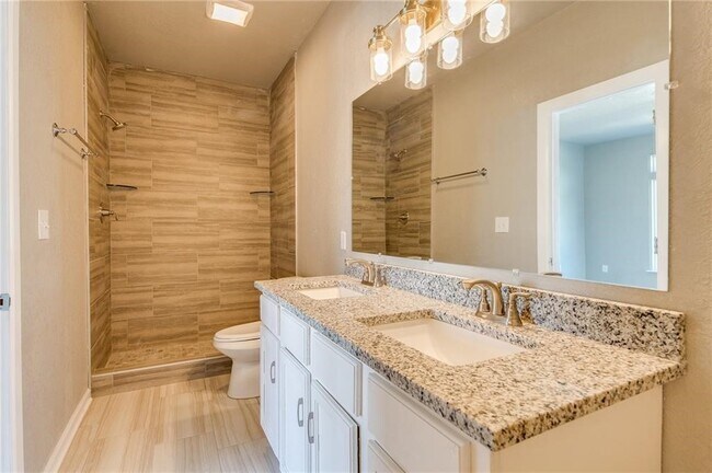 Foto del edificio - 402 E Hemlock St