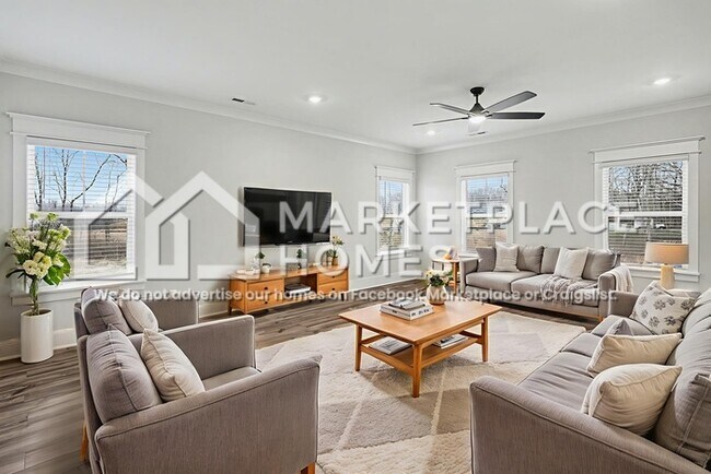 Building Photo - 556 Kingwood Ln