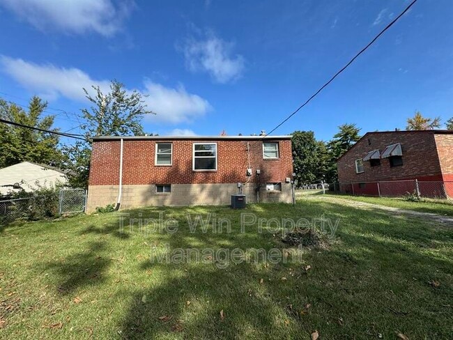 Foto del edificio - 7738 Canton Ave