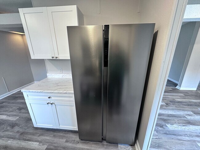 Foto del edificio - ***TWO WEEKS FREE*** Beautiful Fully Remodeled Home with Large Yard and Primary Suite Bath