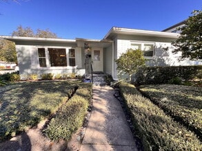 Building Photo - 2203 Montana St