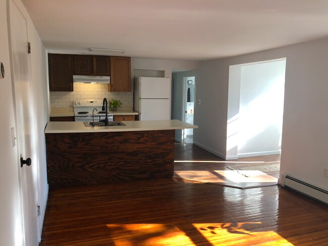Building Photo - 11 Waterside Ln