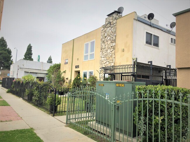 Building Photo - 825 Walnut St