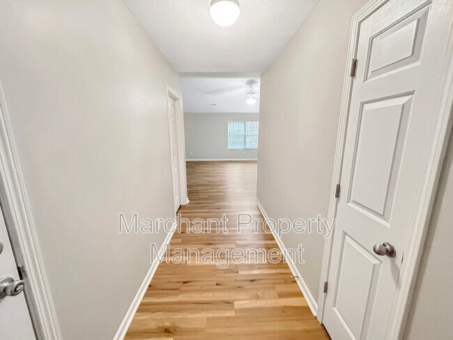 Building Photo - 16 Landing Ln