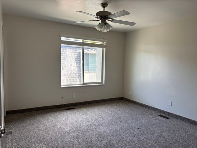 Building Photo - 574 S 200 W