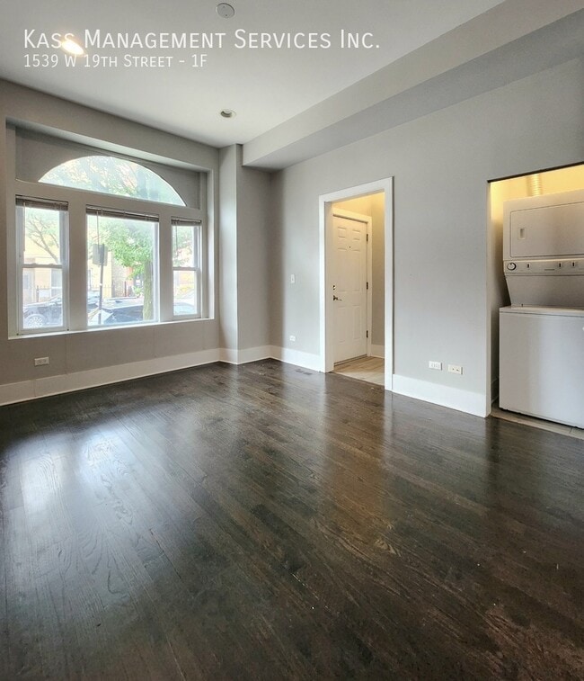 Building Photo - 1539 W 19th St