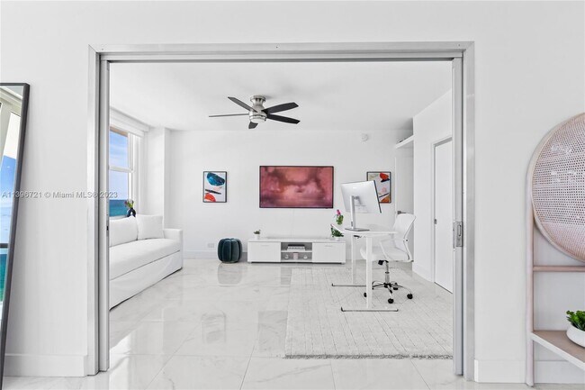 Foto del edificio - 5601 Collins Ave