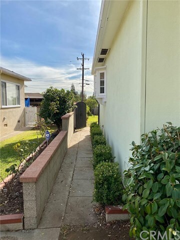 Building Photo - 2413 W Via Corona