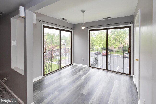 Building Photo - 10 Sumac Ct