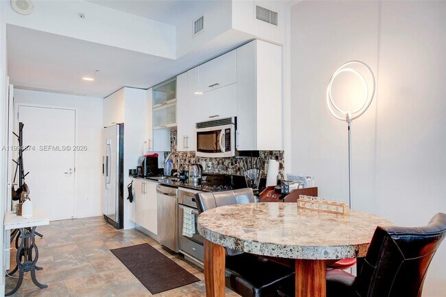 Foto del edificio - 60 SW 13th St