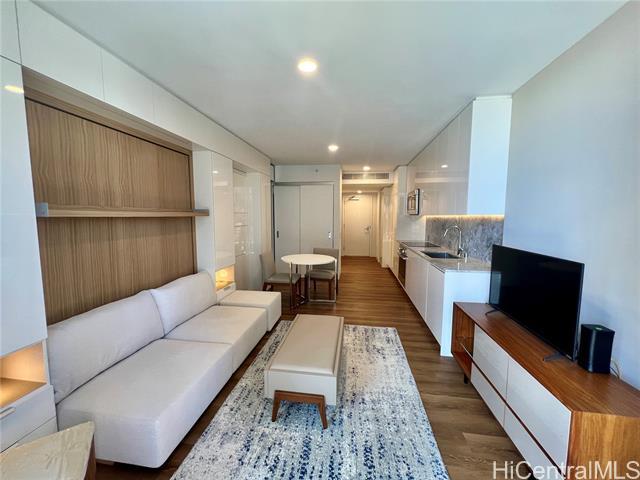 Building Photo - 987 Queen St