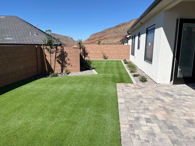 Building Photo - 5 bed | 4.0 bath | 3 car garage brand new ...