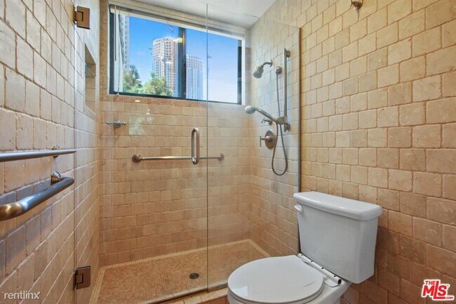 Foto del edificio - 2112 Century Park Ln