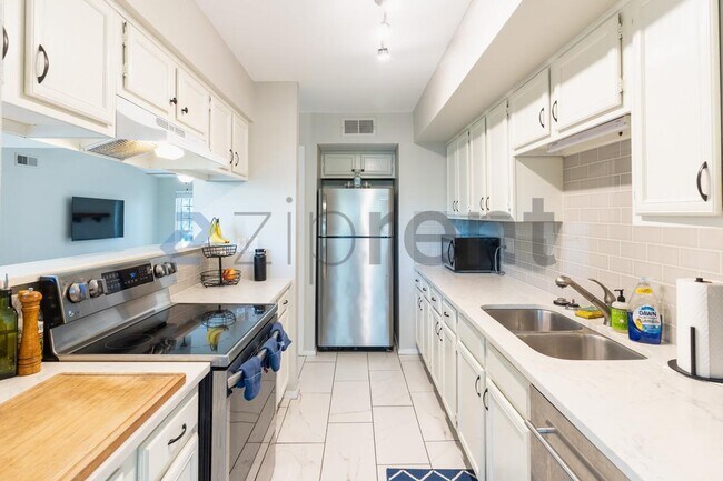 Building Photo - 4159 Steck Ave