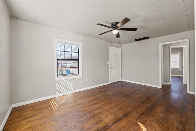 Foto del edificio - 522 W 2nd St