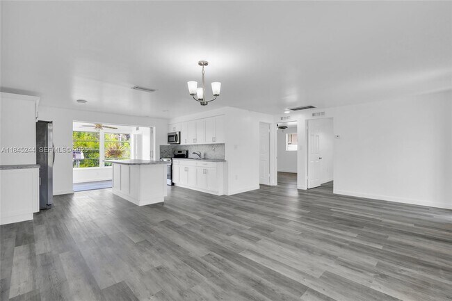 Foto del edificio - 644 Bonita Ct