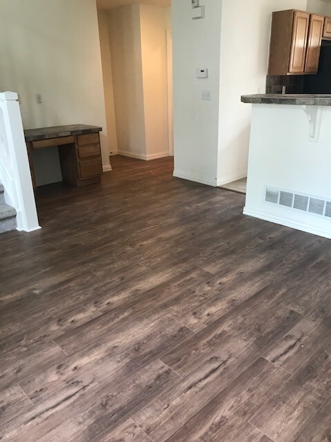 Building Photo - 2 bed, 2 1/2 bath - BEAUTIFUL and PRIVATE ...