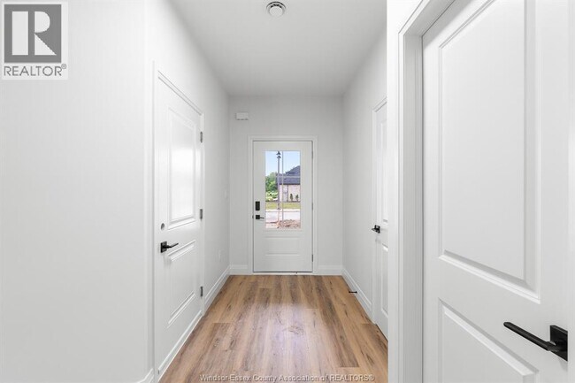 Photo du bâtiment - 154 McLellan Ave