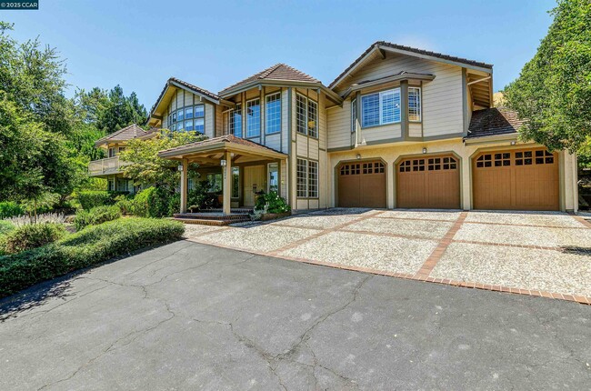 Foto del edificio - 3434 Woodview Dr