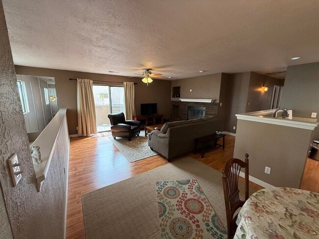 Building Photo - 2900 Vista Del Rey NE