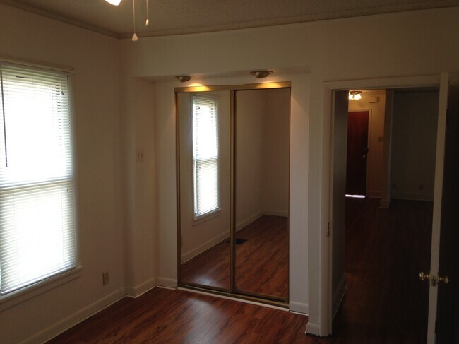 Armario del dormitorio - 6915 Lansdowne Ave