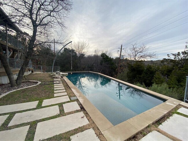 Building Photo - 6301 Highland Hills Dr