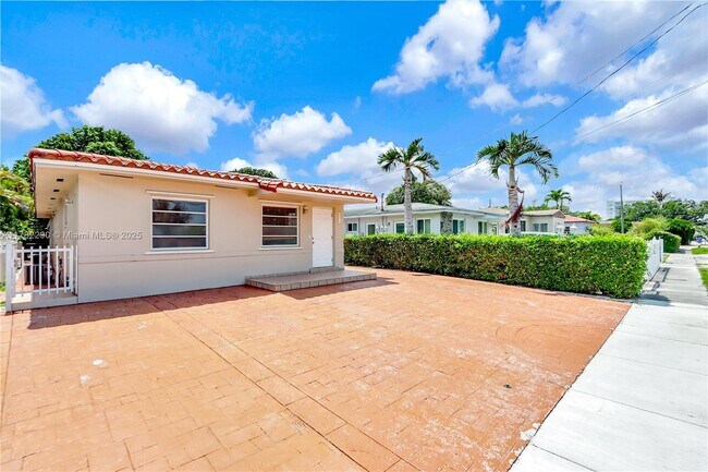 Foto del edificio - 2474 SW 17th St