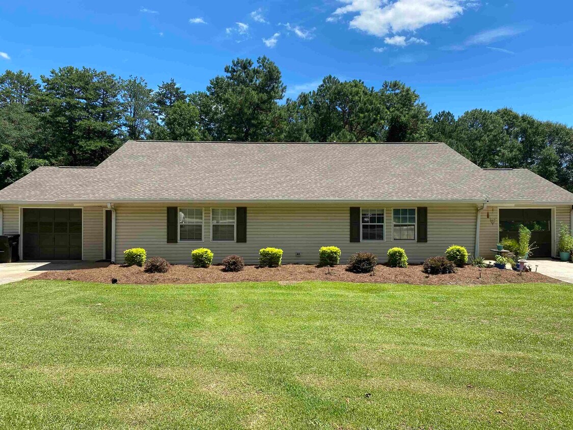 Primary Photo - 691 Senoia Rd
