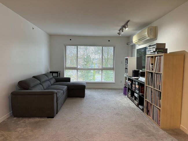 Building Photo - 11667 Haney Byp