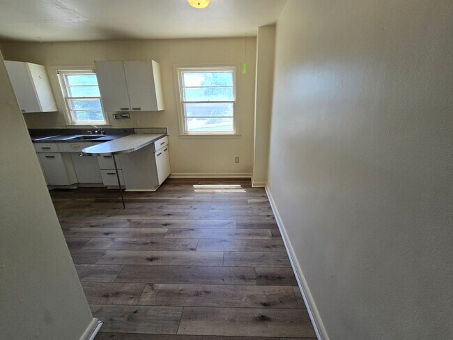 Foto del edificio - $900 - 2 Bedroom 1 Bathroom Townhome