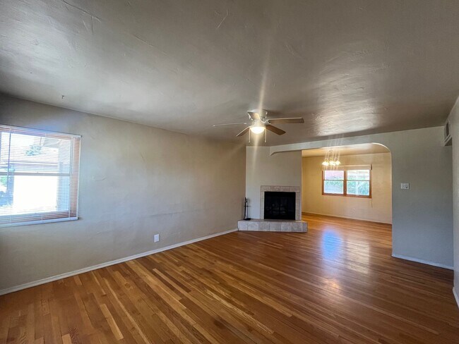 Foto del edificio - Quaint 3 Bedroom 2 Bathroom Home In The NE!