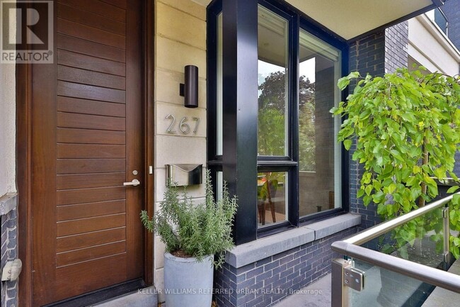 Building Photo - 267 Roxton Rd