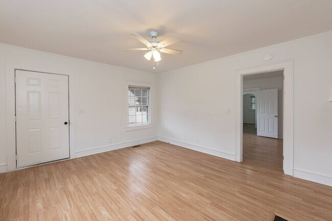 Building Photo - N Main St Duplex