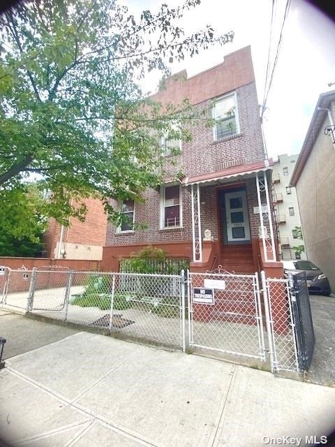 Foto del edificio - 2553 Williamsbridge Rd