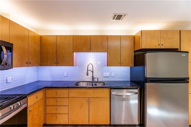 Foto del edificio - 1704 Emilie Ln