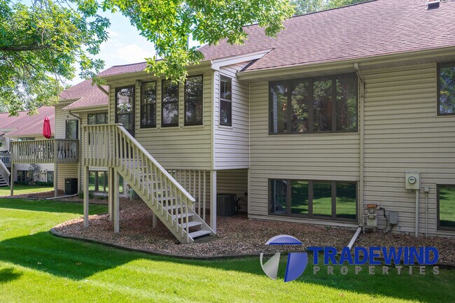 Building Photo - 1329 Sunview Dr