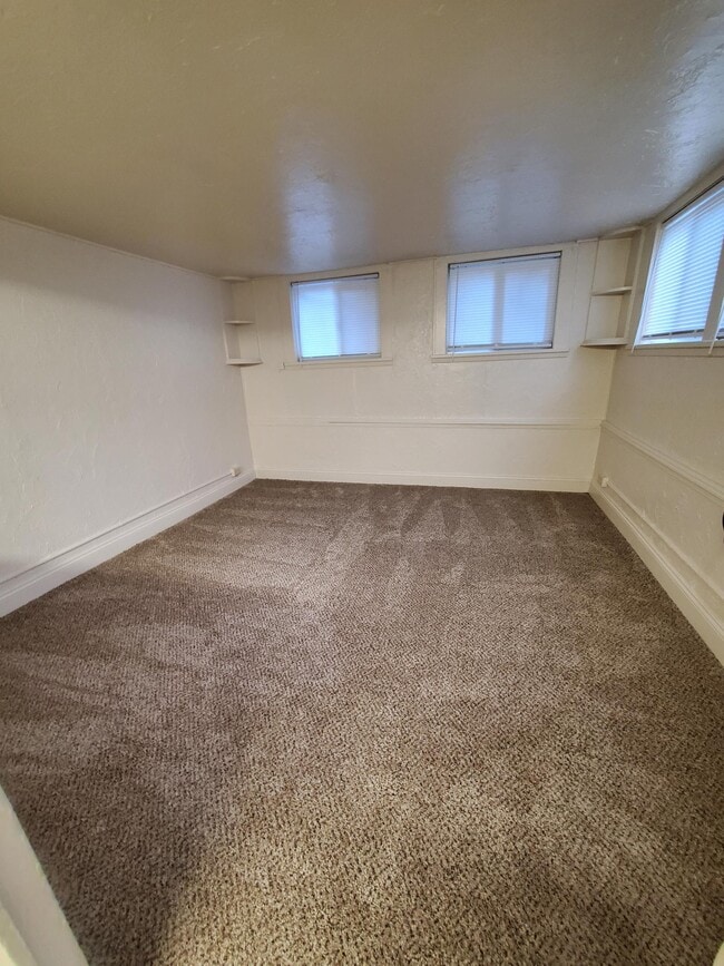 Living room - 1548 Elizabeth Ave