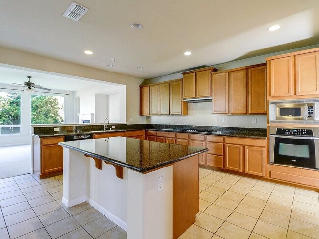 Building Photo - 5 Bedroom Single Family Home in Lincoln