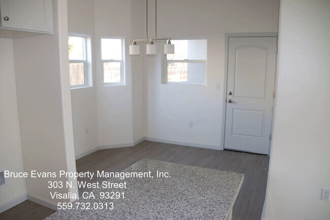 Building Photo - Must see newer home near Scroth park!