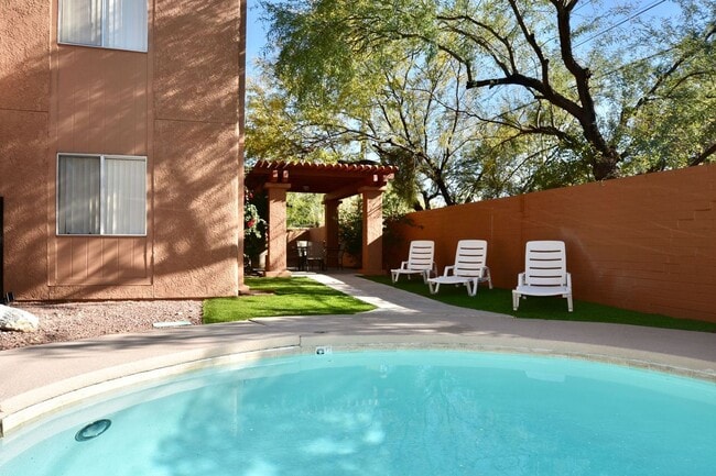Interior Photo - Acacia Gardens - 402 E. Limberlost Drive T...