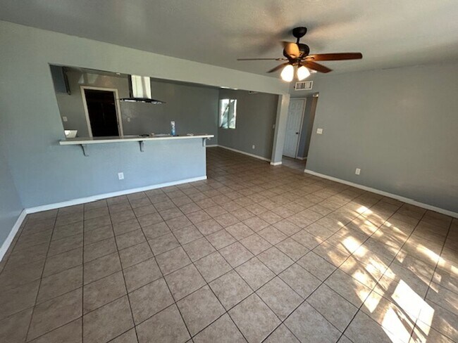 Foto del edificio - 419 W Walnut Ave