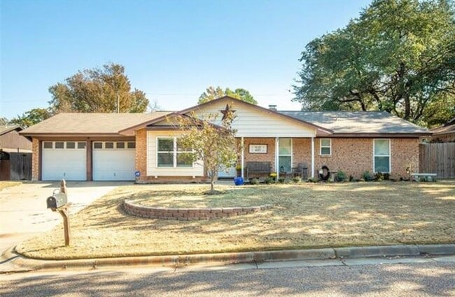 Building Photo - 803 Cherry Laurel Ln