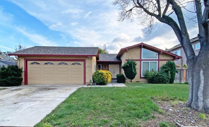 Foto principal - 3042 Fowler Rd