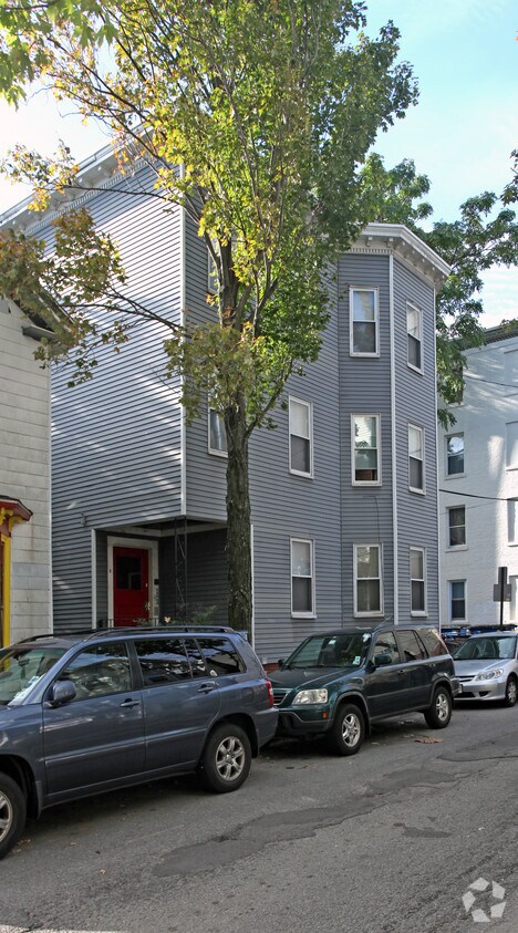 Building Photo - 8 Douglass St