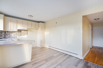 Building Photo - 411 Av. Copernic