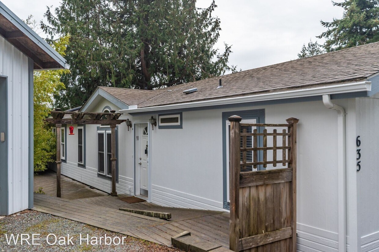 3 br, 2 bath House 635 Olympic View Dr House Rental in Coupeville